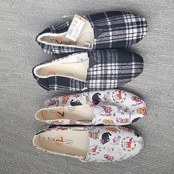 NWT holiday toms - Picture 2 of 4